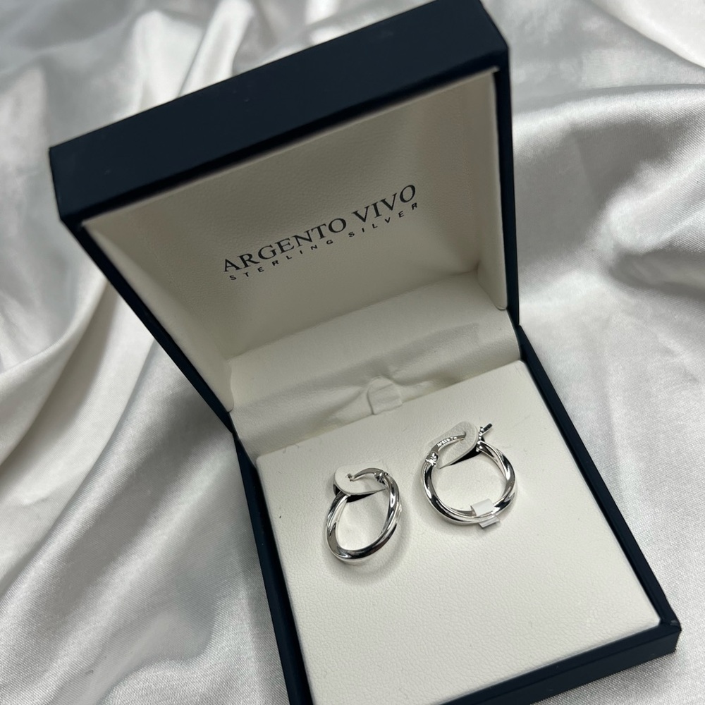 Classy hoop earrings 😊